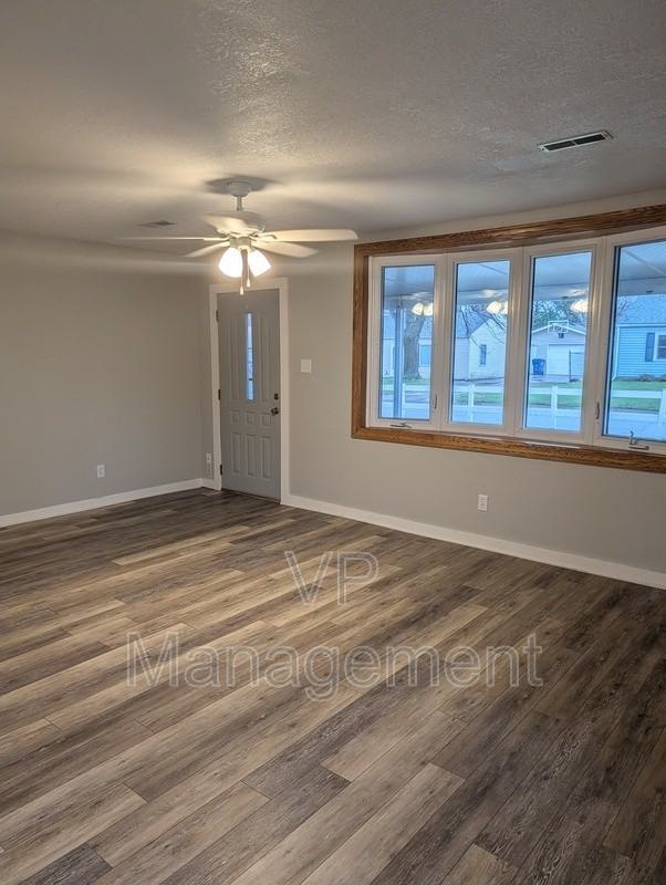 7107 Volquardsen Ave - Photo 5 of 11