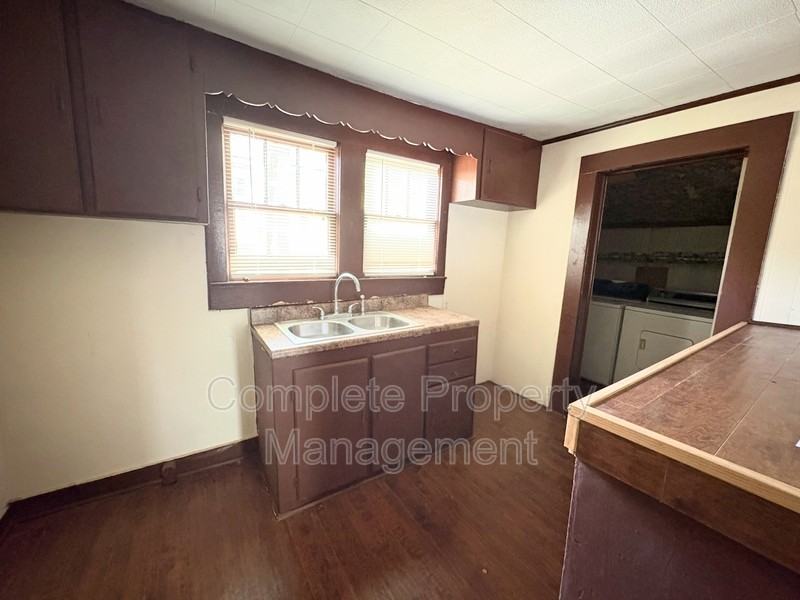 1015 11th St N - Photo 2 of 8