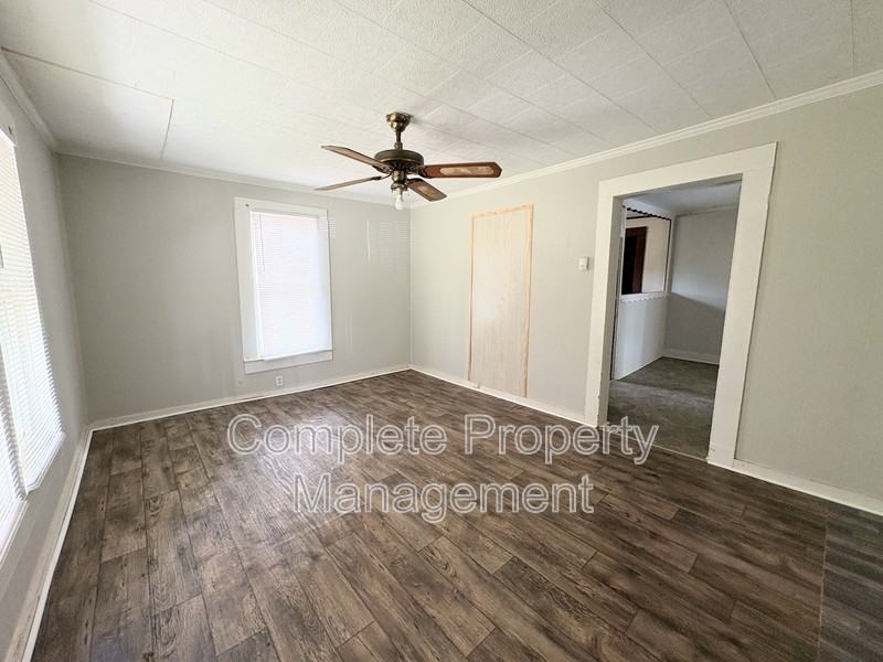 1015 11th St N - Photo 7 of 8