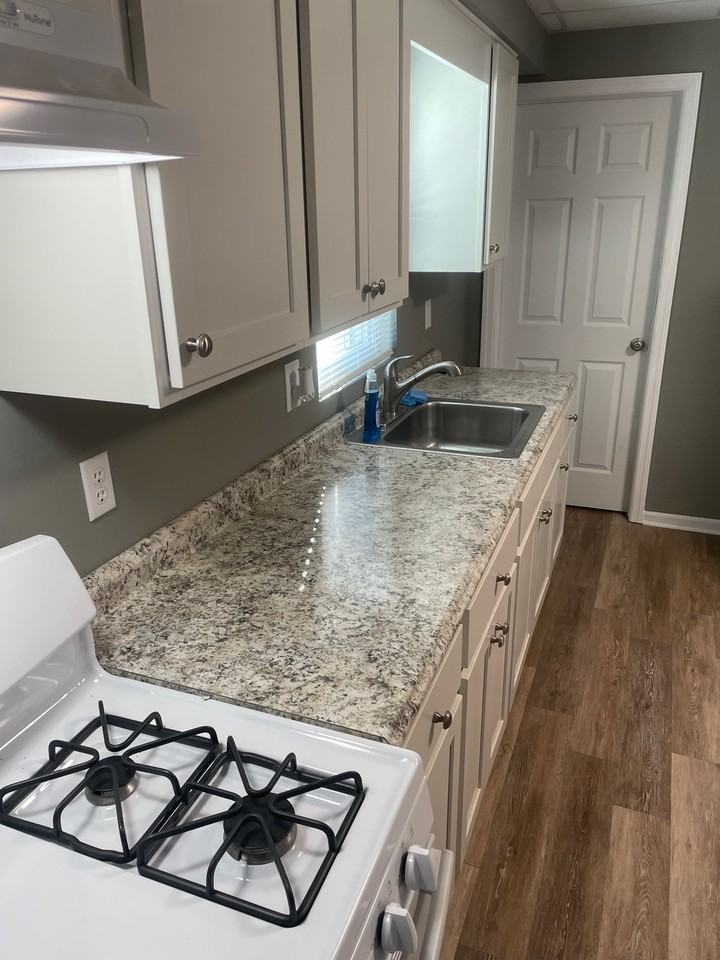 900  11th Street - Photo 4 of 18