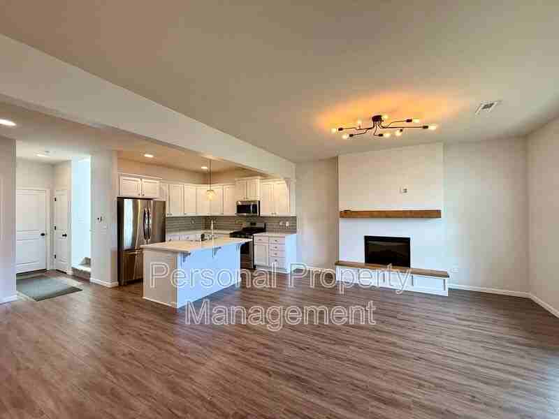 7310 N 93rd Ave - Photo 4 of 29