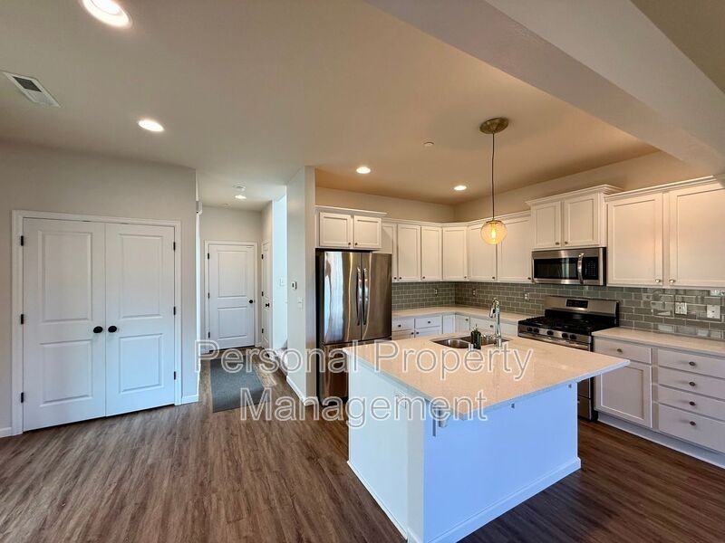 7310 N 93rd Ave - Photo 5 of 29