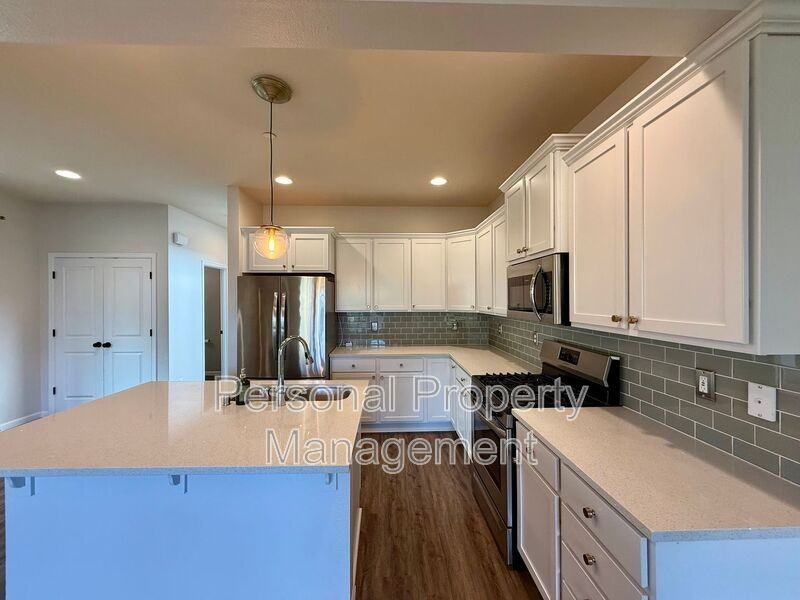 7310 N 93rd Ave - Photo 6 of 29