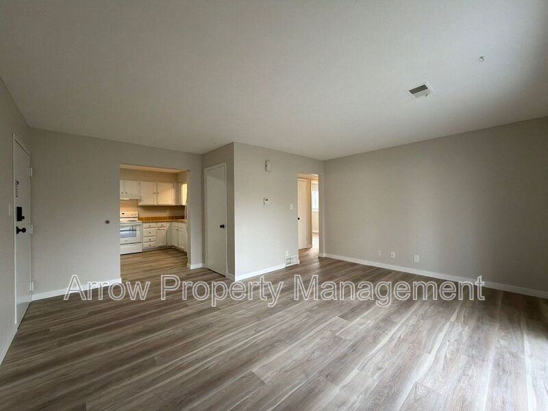 320 Lincoln St #10 - Photo 2 of 12