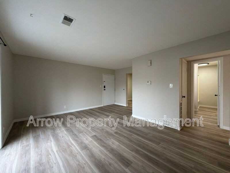 320 Lincoln St #10 - Photo 3 of 12