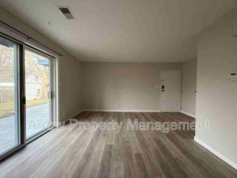 320 Lincoln St #10 - Photo 4 of 12