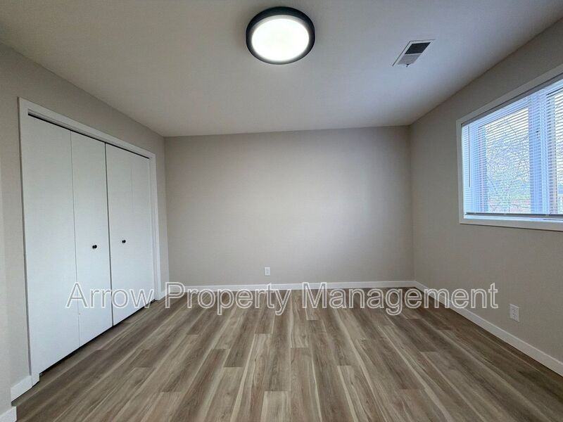 320 Lincoln St #10 - Photo 7 of 12