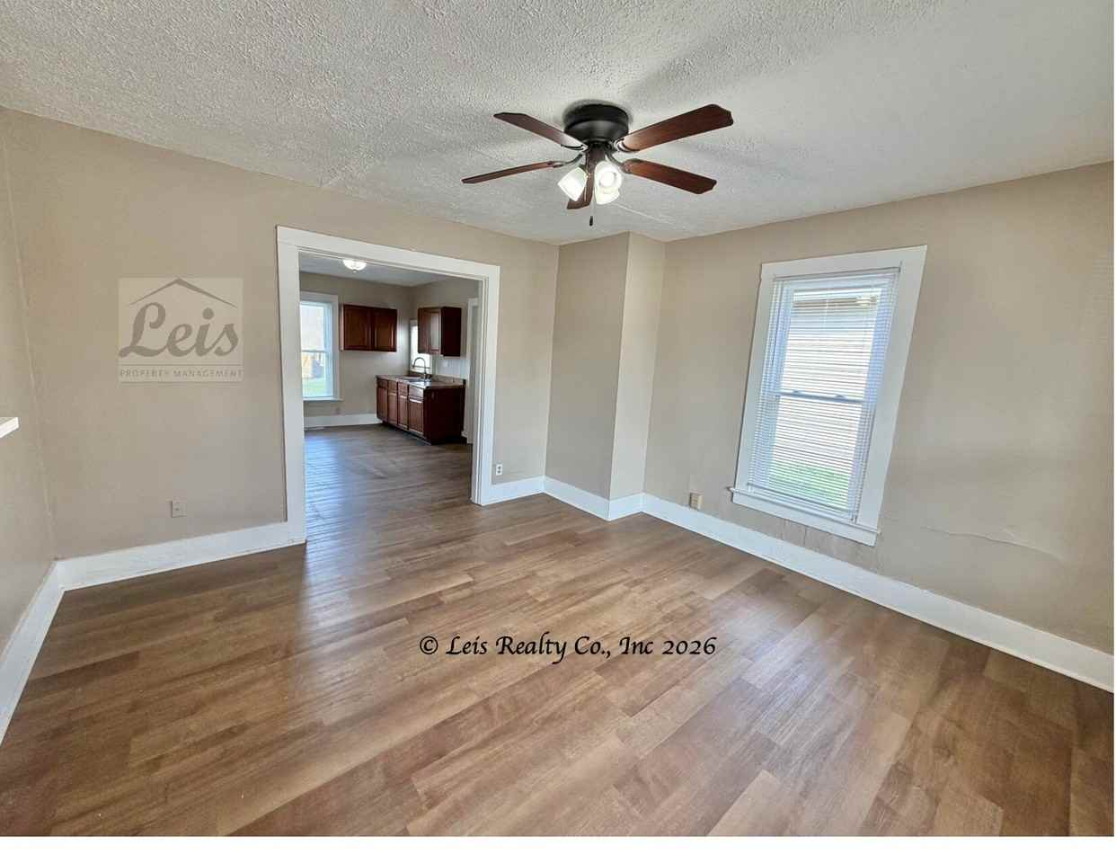 622 South Roosevelt Avenue - Photo 2 of 20