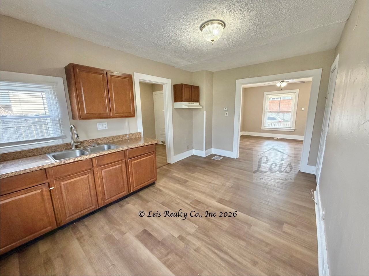 622 South Roosevelt Avenue - Photo 4 of 20