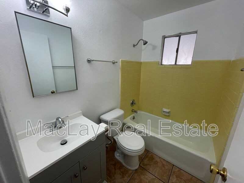 841 E Fountain St - Photo 5 of 11