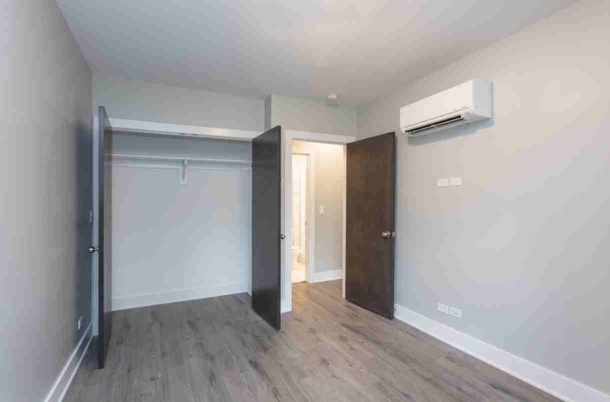 4069 North Kenmore Avenue - Photo 3 of 19