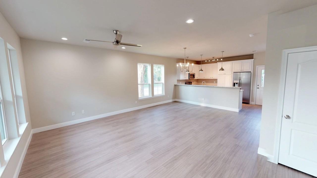 1003 Ave. A - Fannin Duplex - Photo 4 of 11