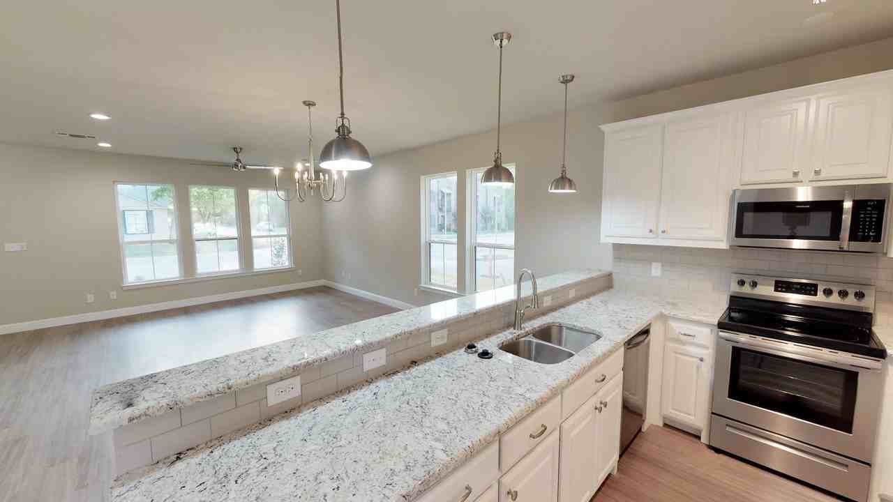 1003 Ave. A - Fannin Duplex - Photo 5 of 11