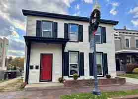 featured image of 121 N Broadway St