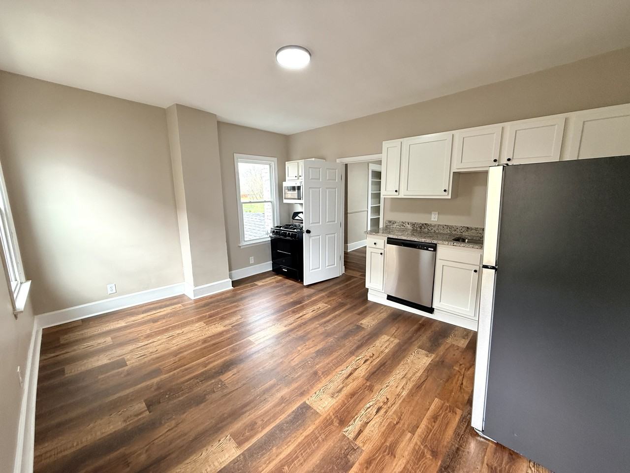 121 North Broadway Street - Photo 4 of 10