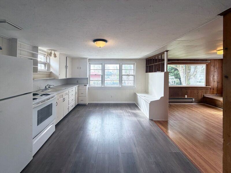 539 Madison St - Photo 2 of 12