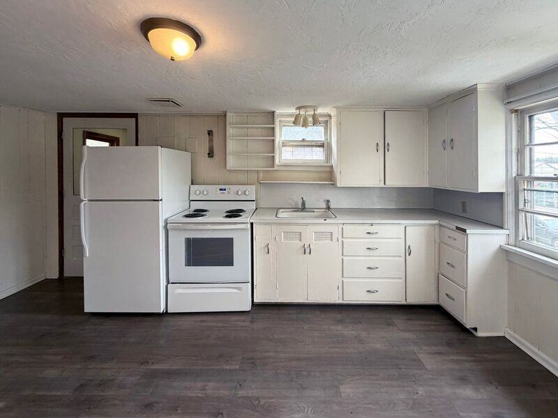 539 Madison St - Photo 3 of 12