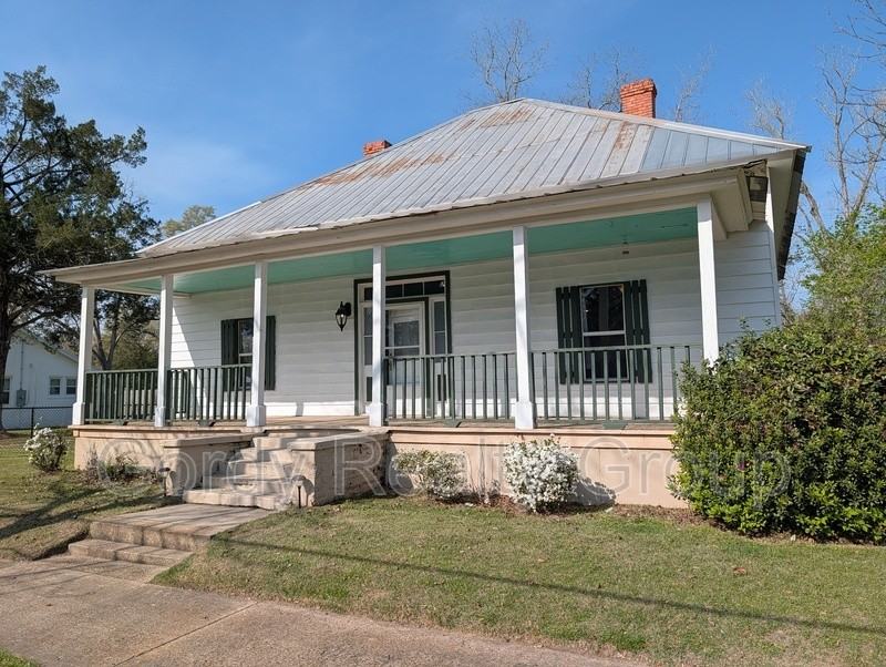 5443 10th St - Photo 2 of 16