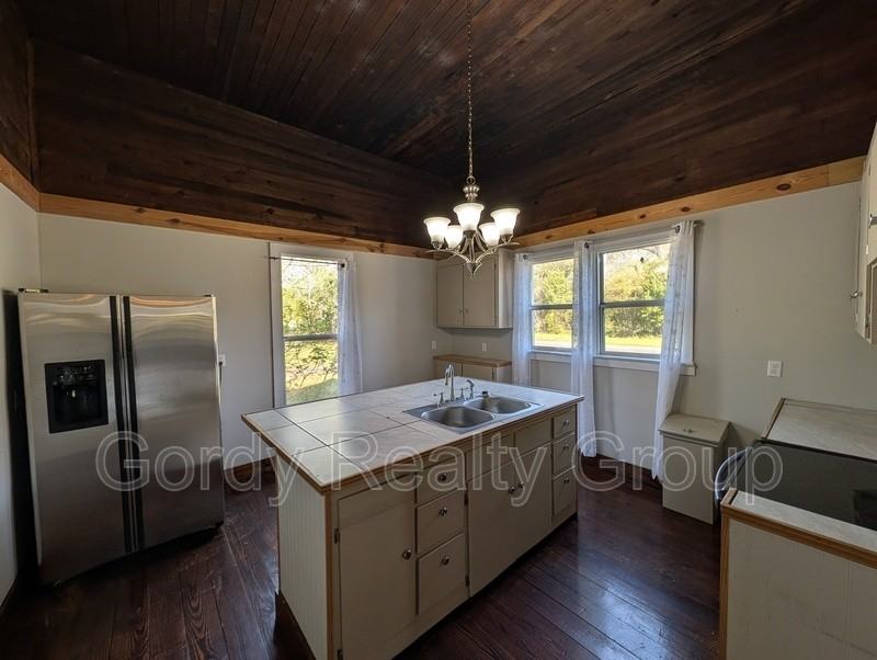 5443 10th St - Photo 6 of 16