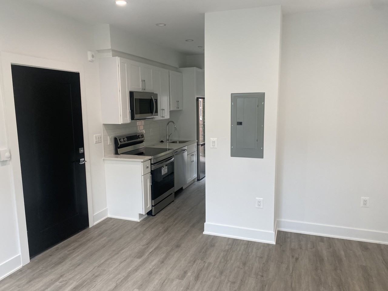 Congressional 11th Street Holdings LLC - Photo 4 of 10