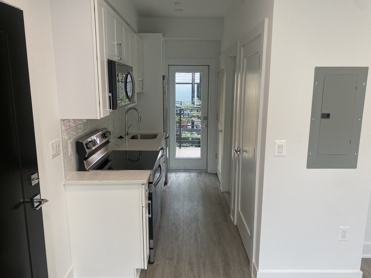 Congressional 11th Street Holdings LLC - Photo 5 of 10