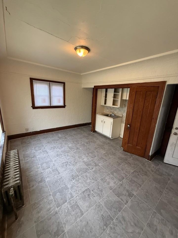 1242 West Highland Avenue - Photo 2 of 18