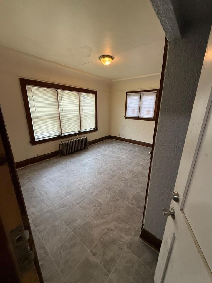 1242 West Highland Avenue - Photo 3 of 18