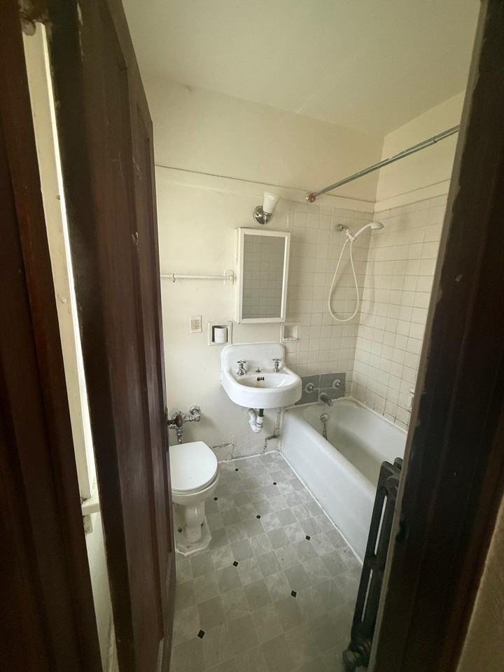 1242 West Highland Avenue - Photo 4 of 18