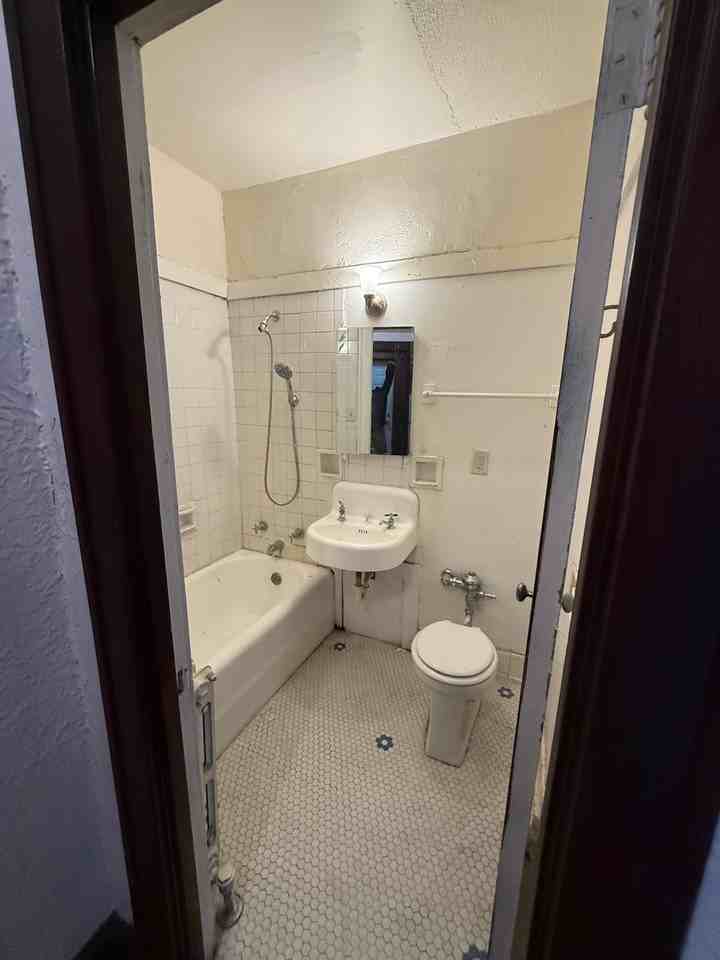 1242 West Highland Avenue - Photo 7 of 18