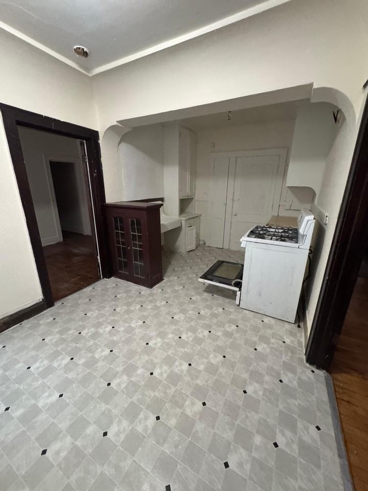 823 South 23rd Street - Photo 2 of 8