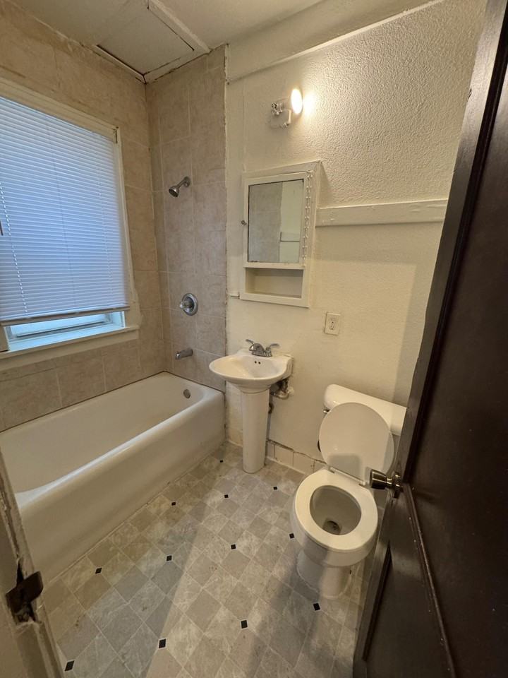 823 South 23rd Street - Photo 4 of 7