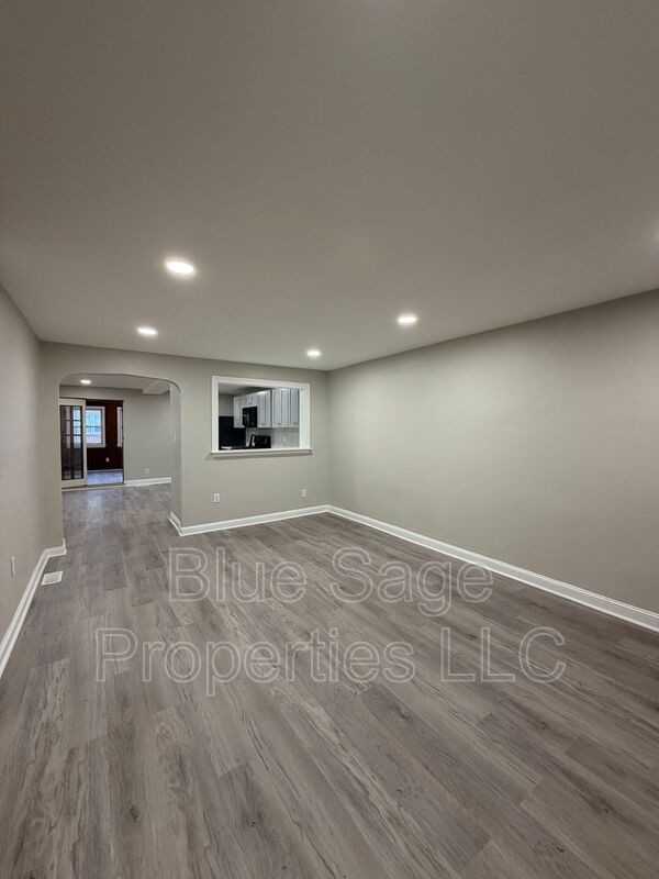 402 Rively Ave - Photo 2 of 30