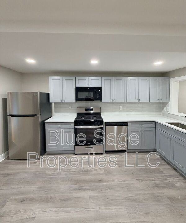 402 Rively Ave - Photo 7 of 30