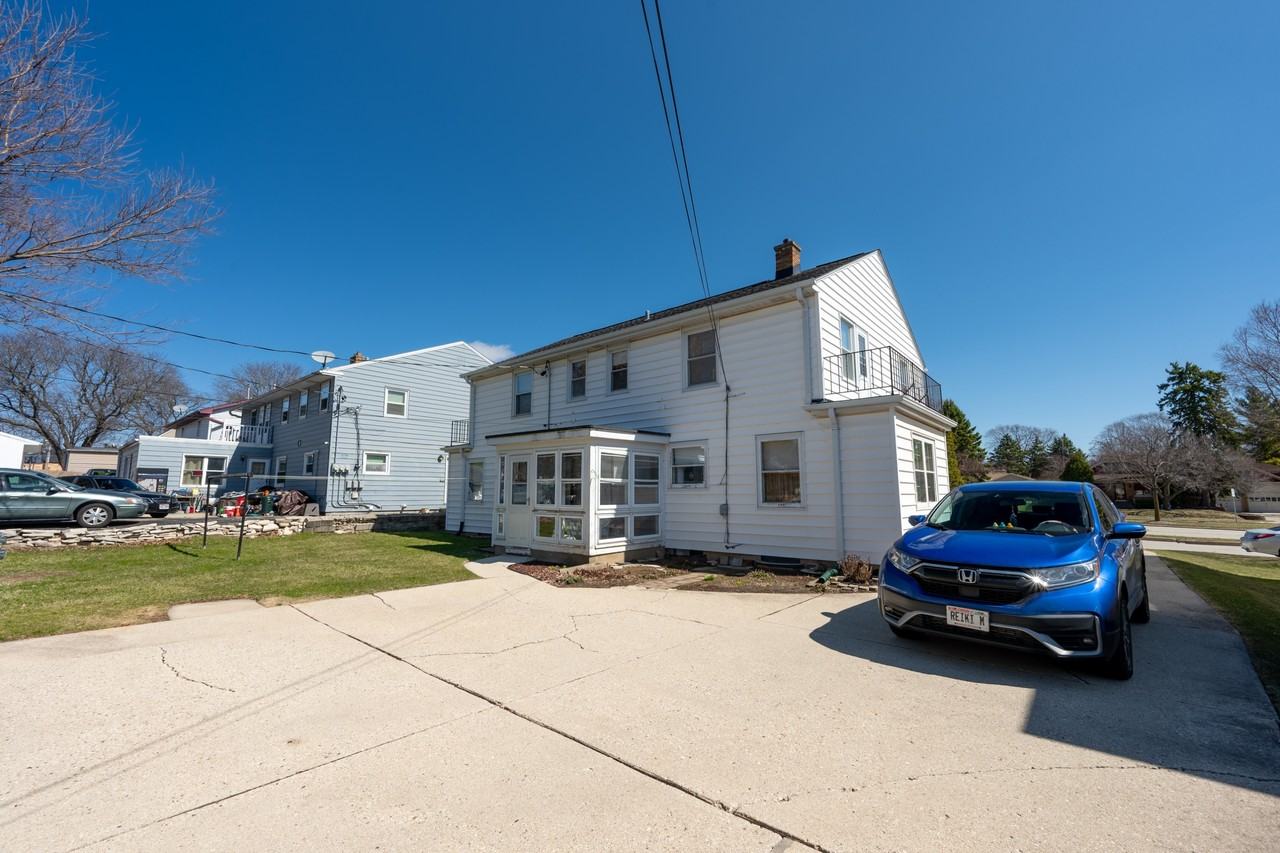 2747 South 76th Street - Photo 2 of 22