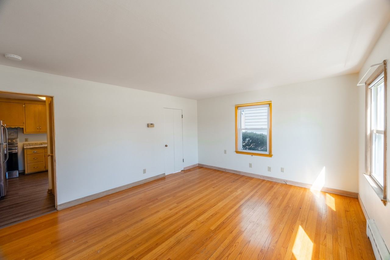 2747 South 76th Street - Photo 4 of 22