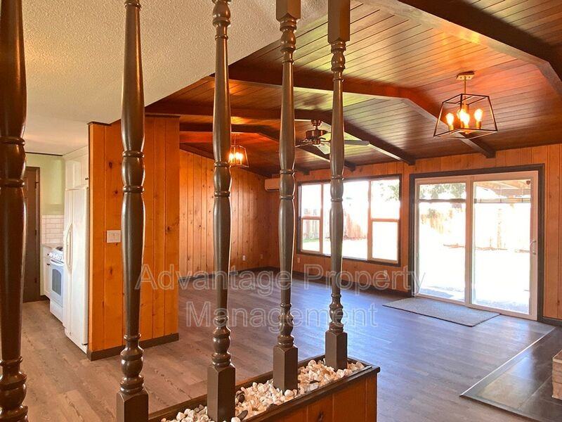 1410 Powell St Se - Photo 2 of 22