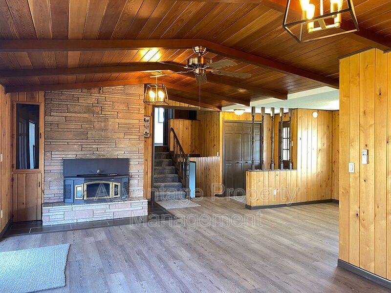 1410 Powell St Se - Photo 4 of 22