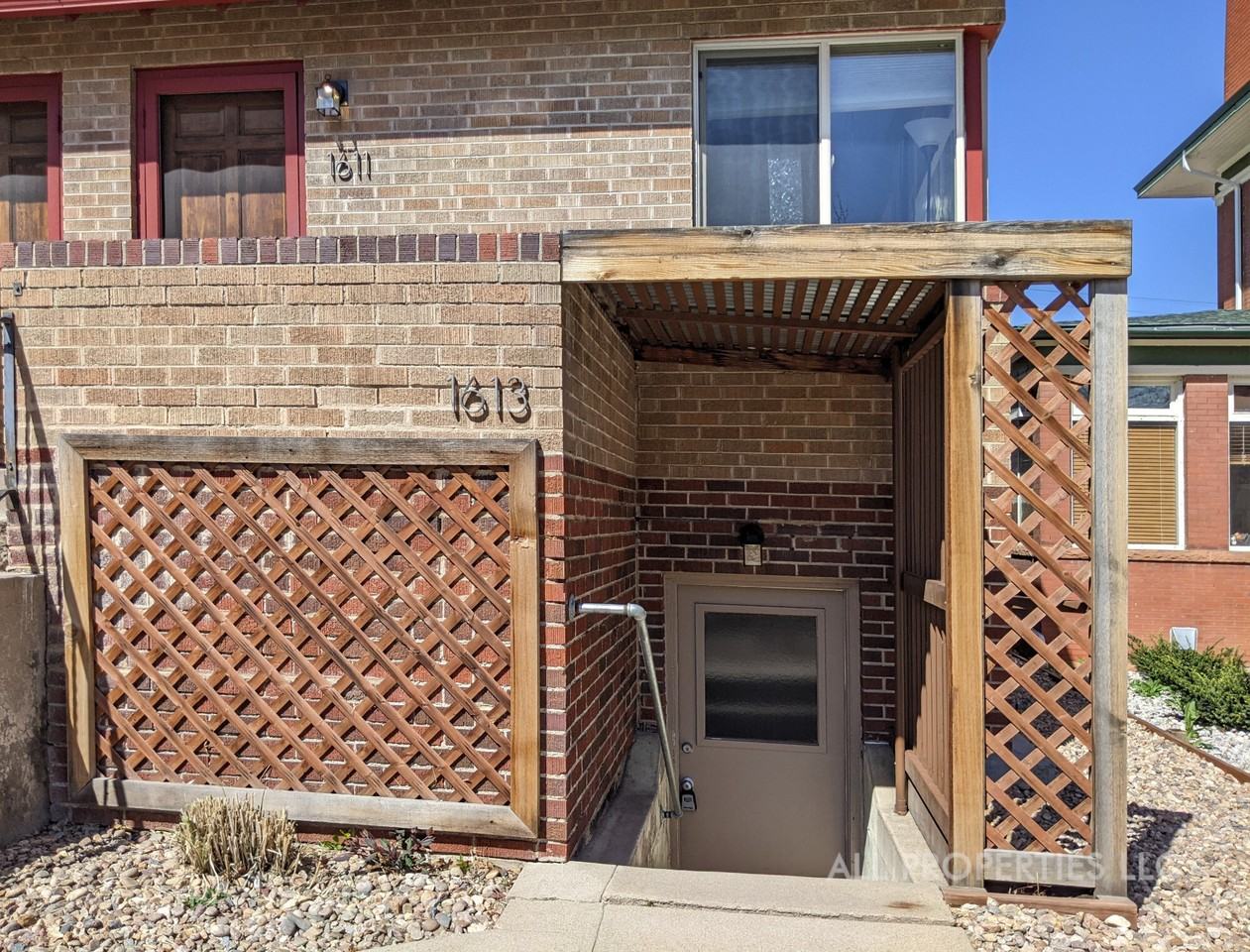 1613 York St - Photo 5 of 35