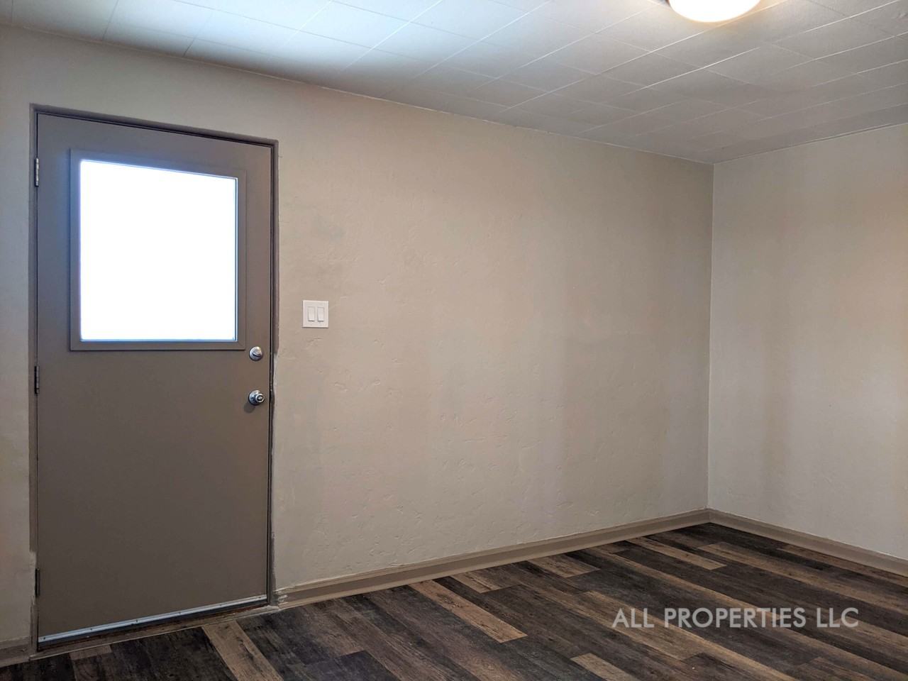 1613 York St - Photo 6 of 35