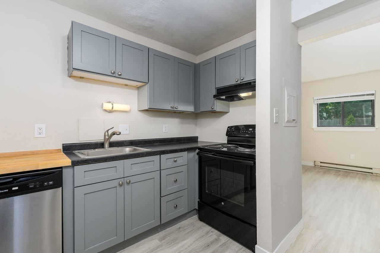 Oak Park Apartments - Photo 2 of 25
