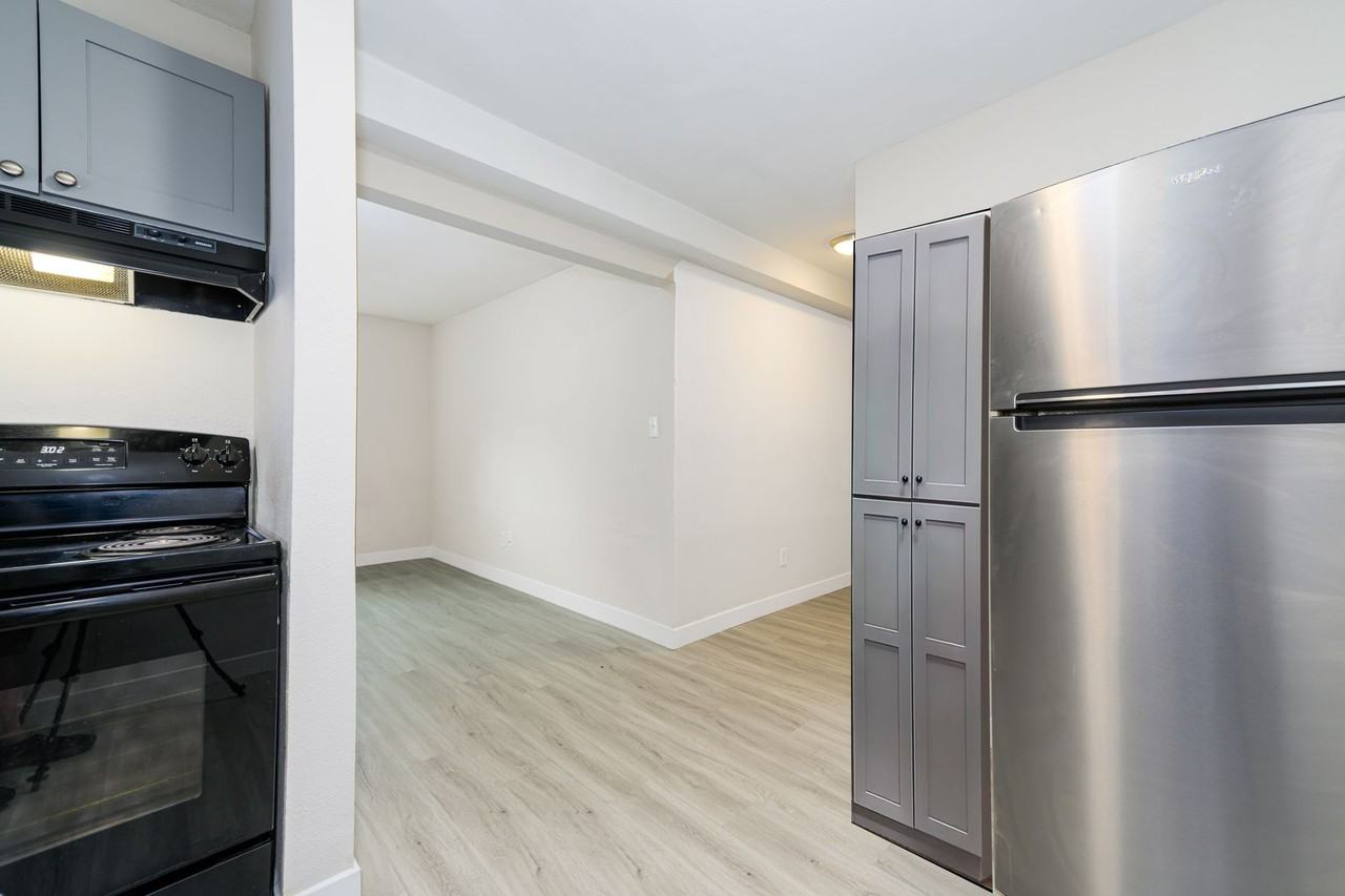 Oak Park Apartments - Photo 3 of 25
