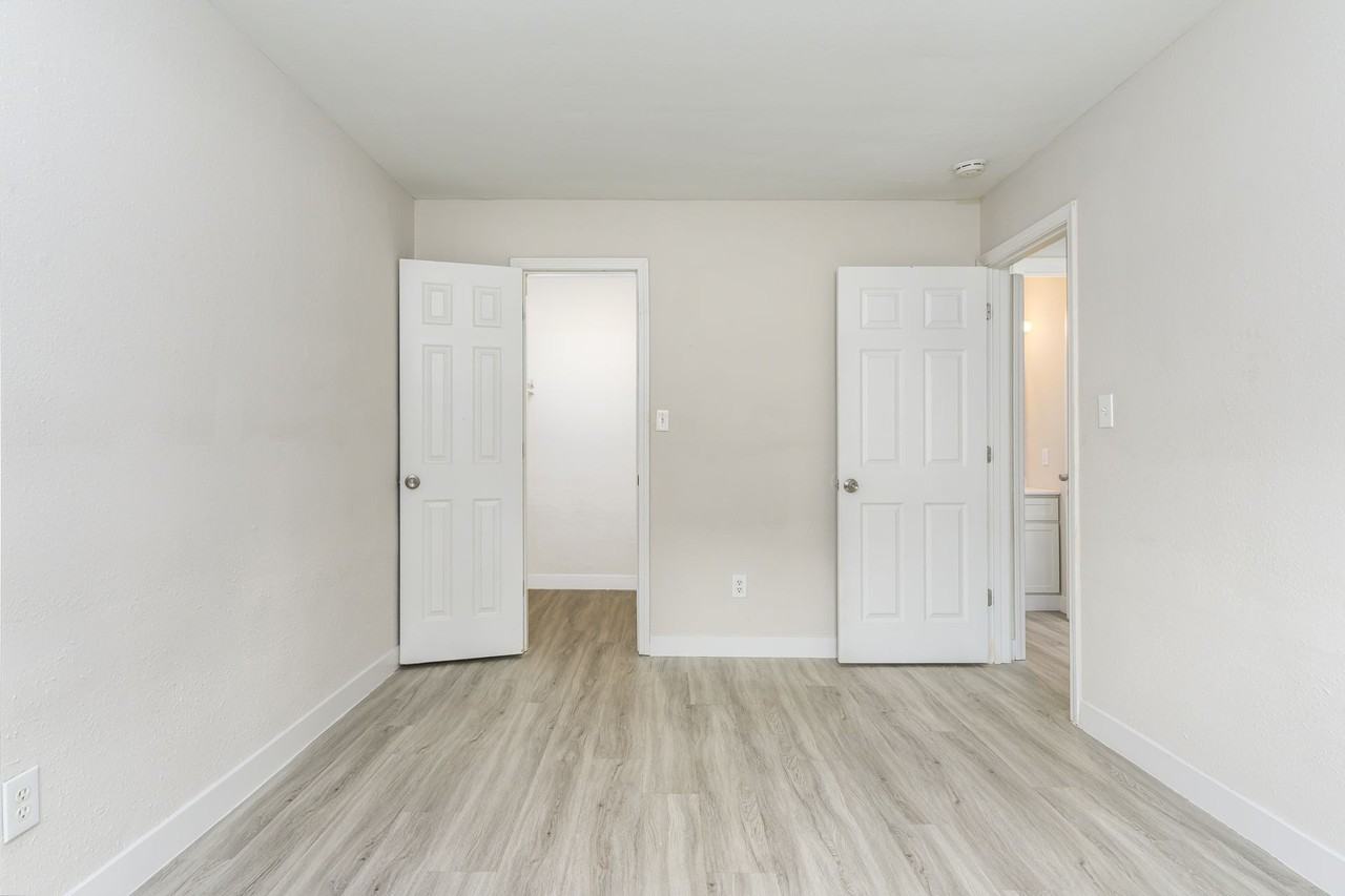 Oak Park Apartments - Photo 7 of 25