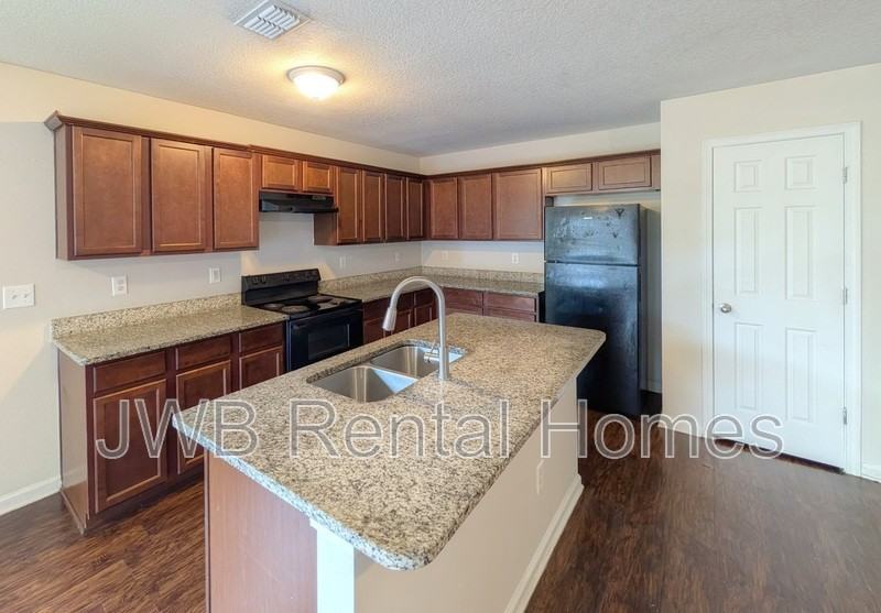 5462 Village Pond Cir - Photo 4 of 18