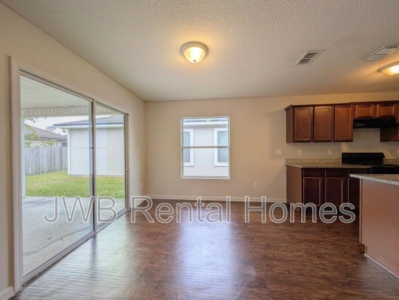 5462 Village Pond Cir - Photo 5 of 18