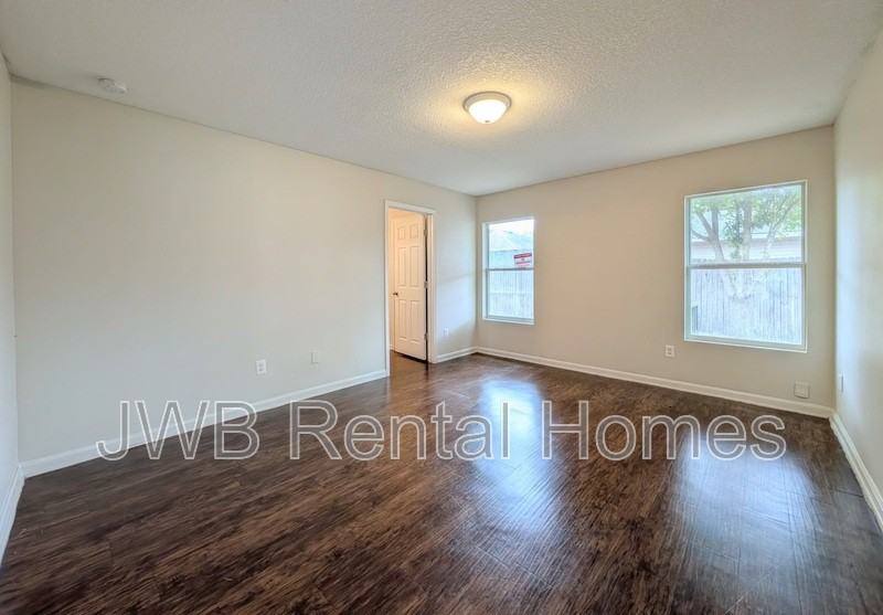 5462 Village Pond Cir - Photo 7 of 18