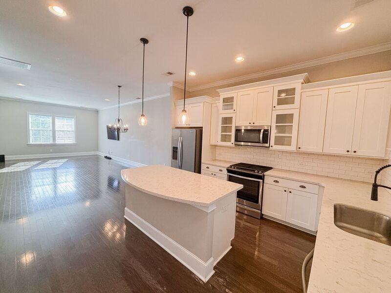 1028 Bowman Woods Dr - Photo 2 of 36