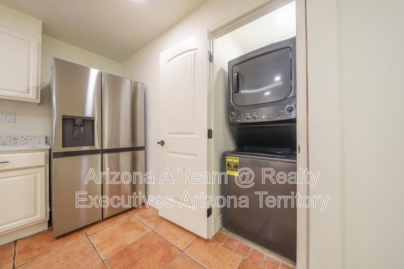 1654 N Rosemont Blvd #1 - Photo 6 of 17