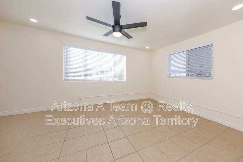 1654 N Rosemont Blvd #1 - Photo 7 of 17