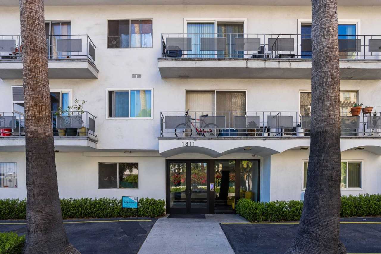 1811 Tamarind Apartments - Photo 2 of 21