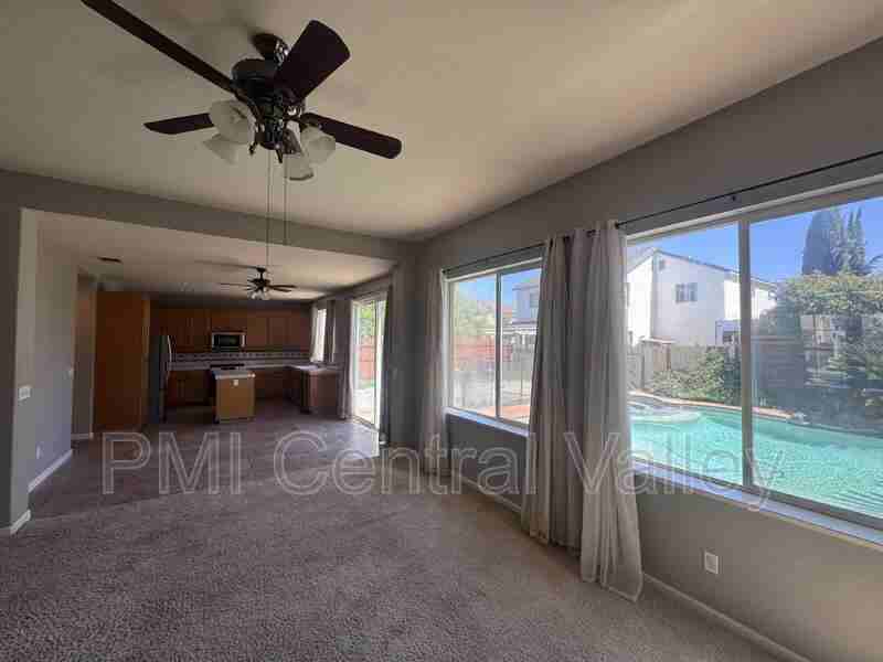 2044 London Ave - Photo 5 of 38